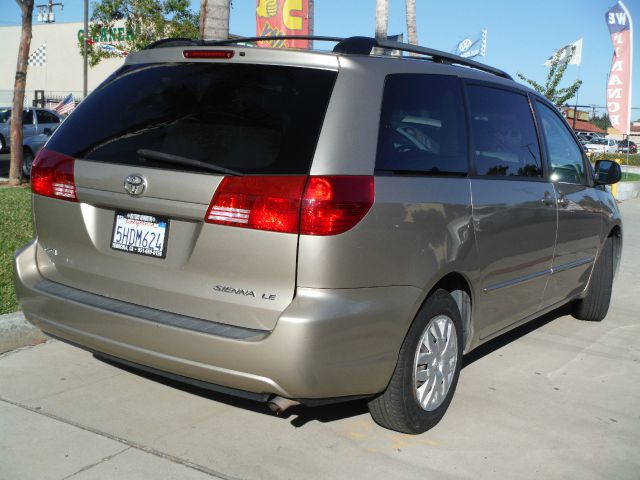 2004 Toyota Sienna Touring - Moonroof