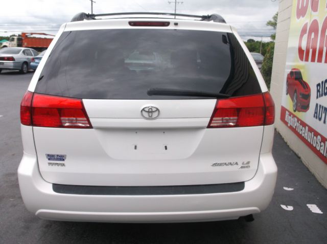 2004 Toyota Sienna 4.6L XLT Sport