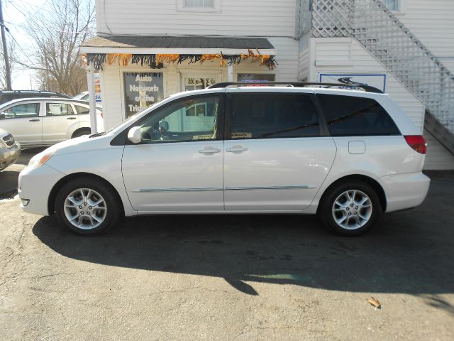 2004 Toyota Sienna Eddie Bauer 4x4