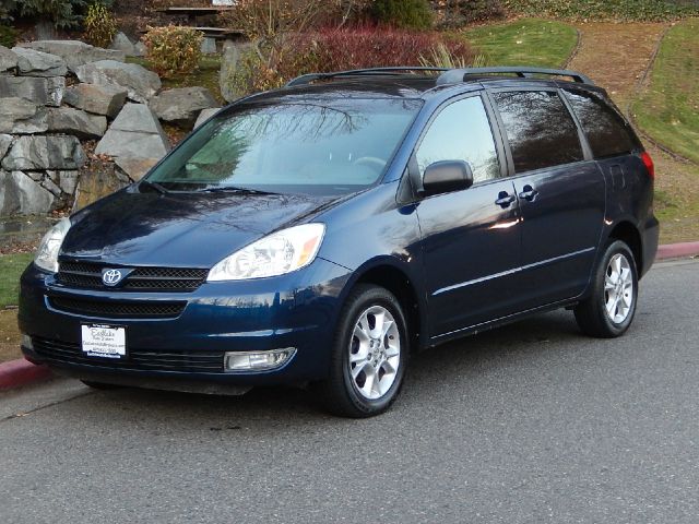 2004 Toyota Sienna FX35 AWD