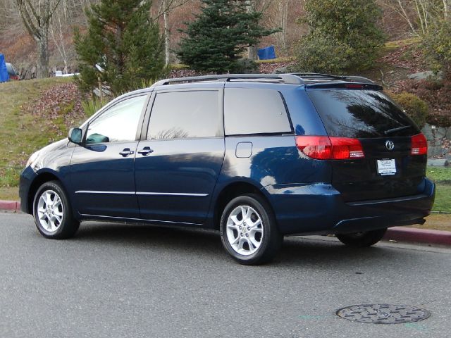 2004 Toyota Sienna FX35 AWD