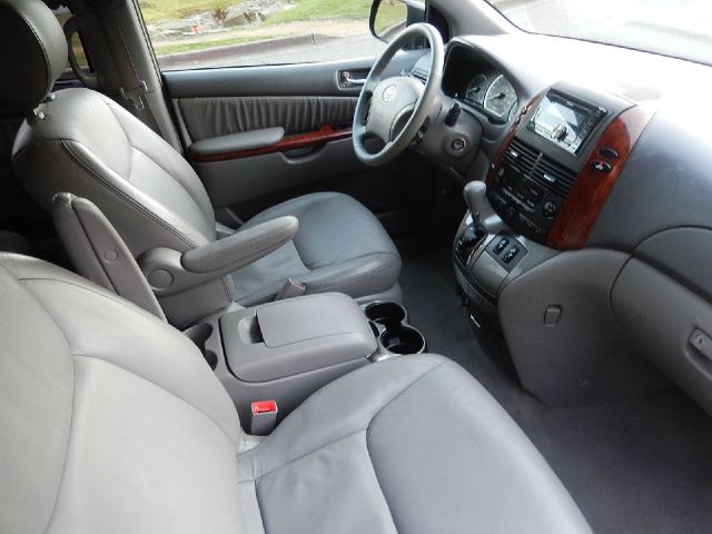 2004 Toyota Sienna FX35 AWD