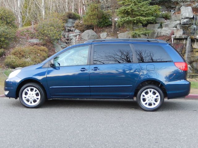 2004 Toyota Sienna FX35 AWD