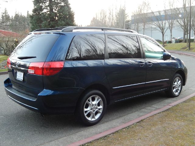 2004 Toyota Sienna FX35 AWD