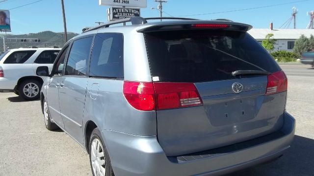 2004 Toyota Sienna Touring - Moonroof