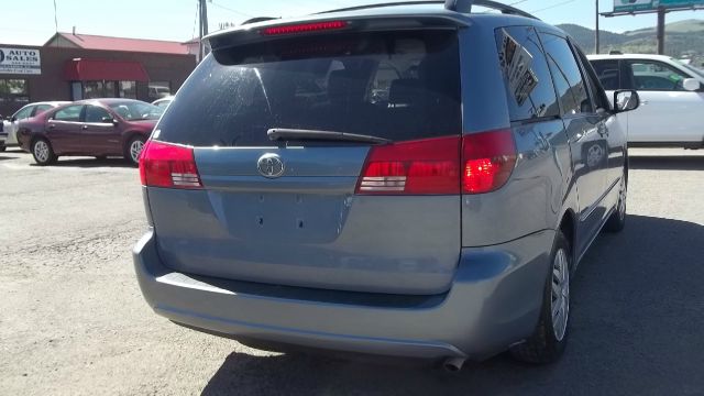 2004 Toyota Sienna Touring - Moonroof