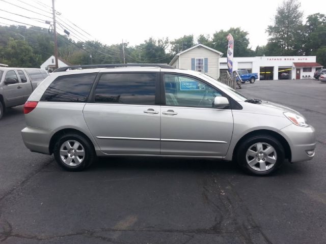 2004 Toyota Sienna Eddie Bauer 4x4