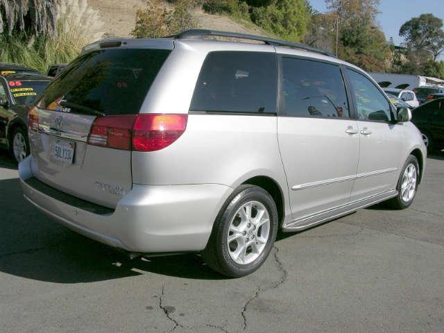 2004 Toyota Sienna SEL Sport Utility 4D