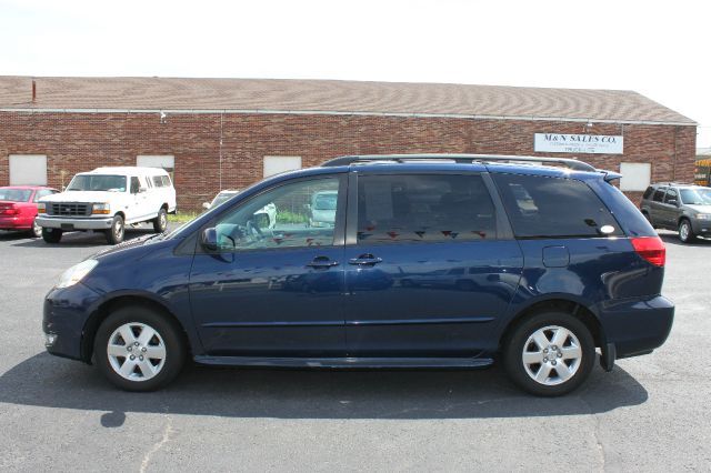 2004 Toyota Sienna Eddie Bauer 4x4