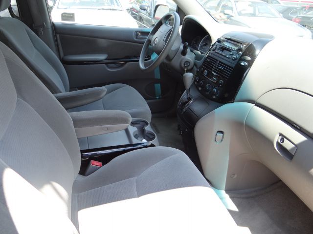 2004 Toyota Sienna Touring - Moonroof