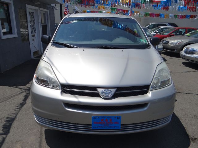 2004 Toyota Sienna Touring - Moonroof