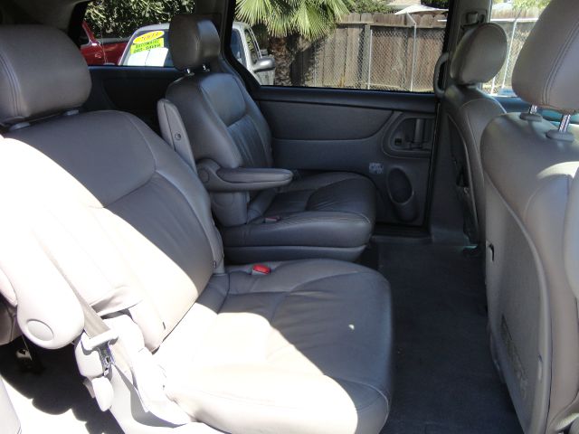 2004 Toyota Sienna Touring - Moonroof