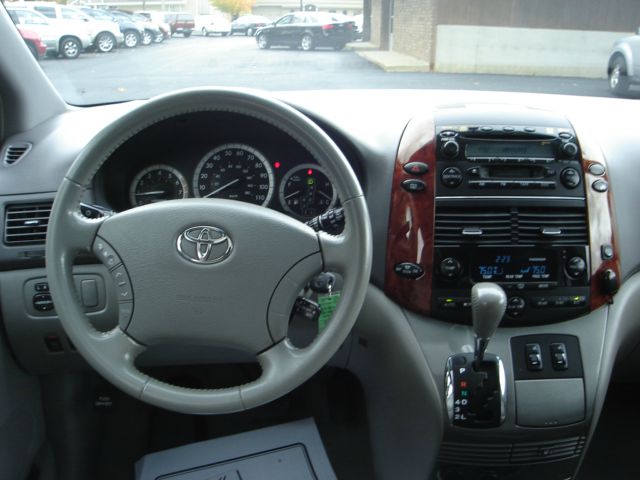 2004 Toyota Sienna SEL Sport Utility 4D