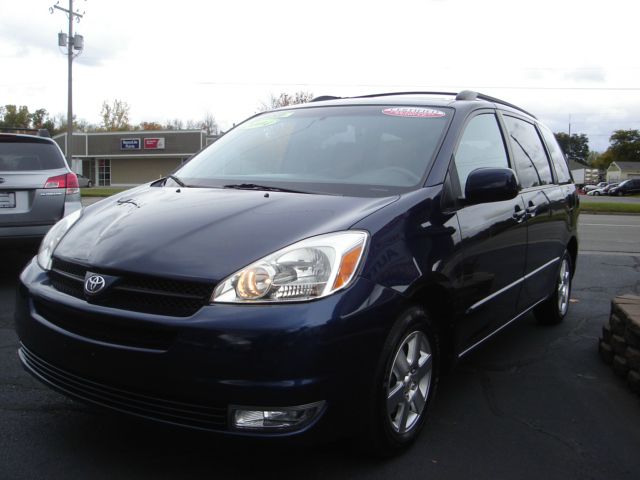 2004 Toyota Sienna SEL Sport Utility 4D