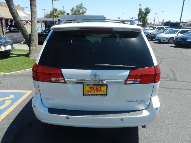 2004 Toyota Sienna Eddie Bauer 4x4