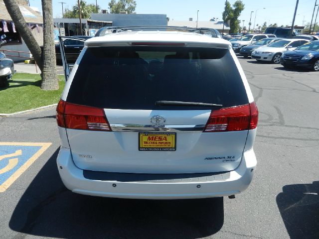 2004 Toyota Sienna Eddie Bauer 4x4