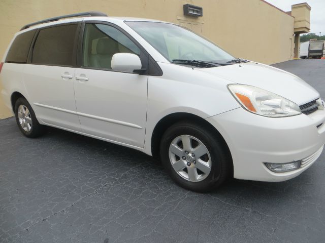 2004 Toyota Sienna SEL Sport Utility 4D