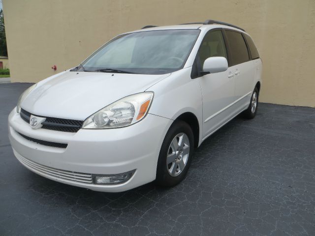 2004 Toyota Sienna SEL Sport Utility 4D