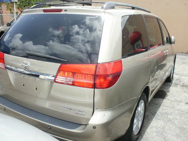 2004 Toyota Sienna Eddie Bauer 4x4