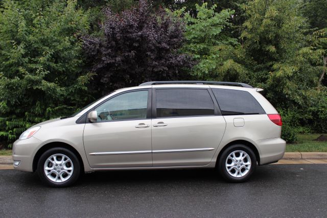 2004 Toyota Sienna Eddie Bauer 4x4