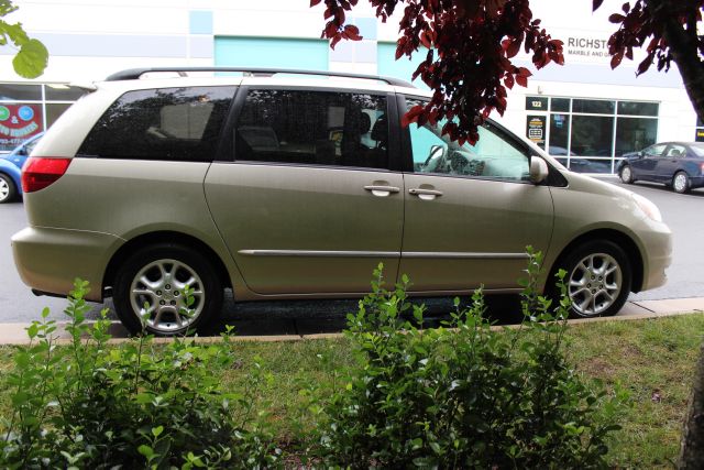 2004 Toyota Sienna Eddie Bauer 4x4