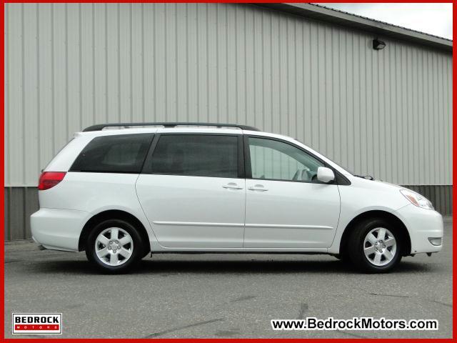 2004 Toyota Sienna SEL Sport Utility 4D