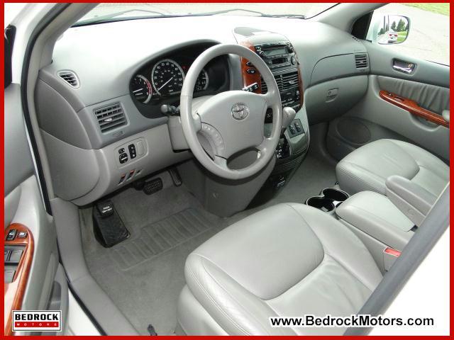 2004 Toyota Sienna SEL Sport Utility 4D