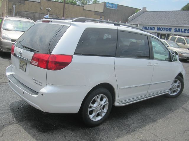 2004 Toyota Sienna XLT 4.6L 4WD