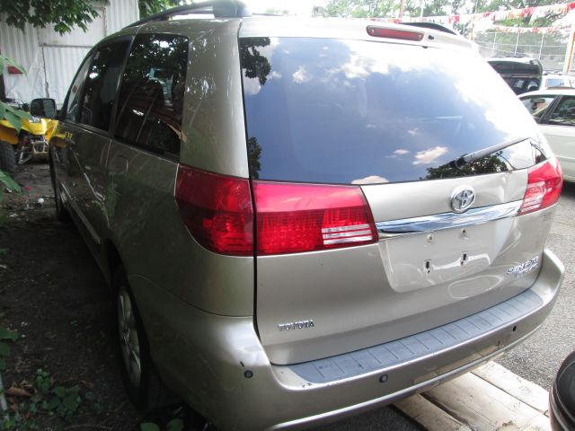 2005 Toyota Sienna XLT 4.6L 4WD