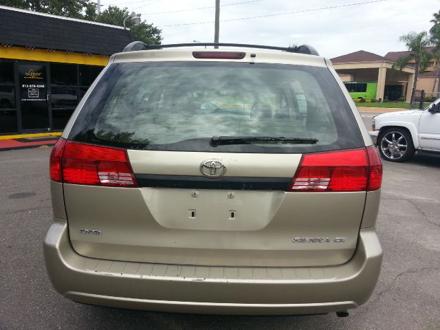 2005 Toyota Sienna S 2WD 4-spd AT