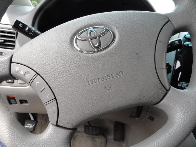 2005 Toyota Sienna S 2WD 4-spd AT