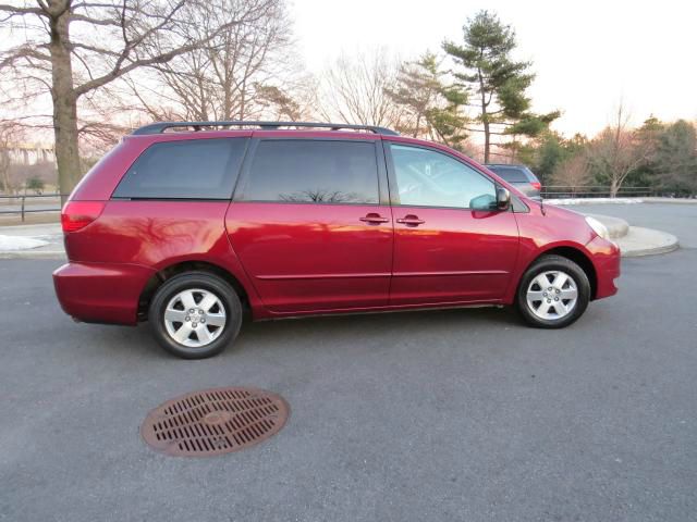 2005 Toyota Sienna Reg Cab FLAT BED