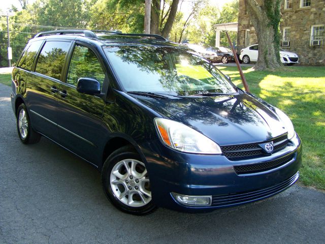 2005 Toyota Sienna SEL Sport Utility 4D