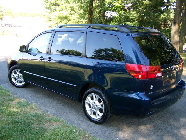 2005 Toyota Sienna SEL Sport Utility 4D