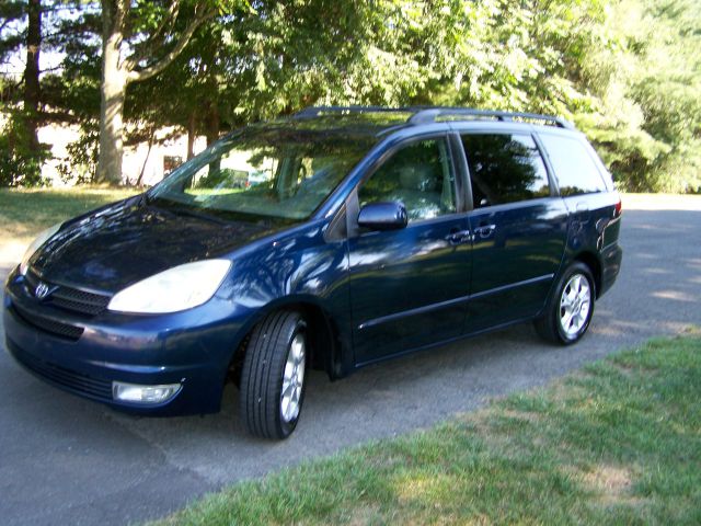 2005 Toyota Sienna SEL Sport Utility 4D