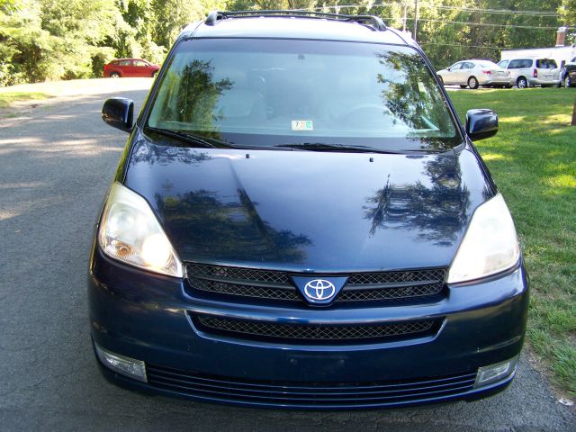 2005 Toyota Sienna SEL Sport Utility 4D