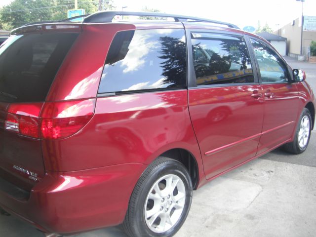 2005 Toyota Sienna XLT 4.6L 4WD