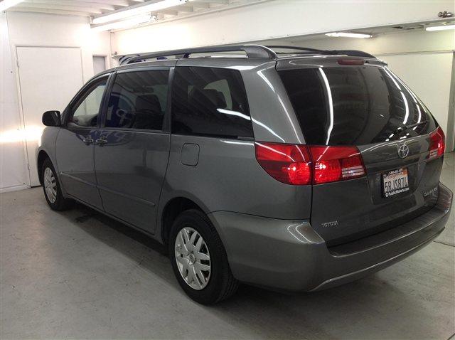 2005 Toyota Sienna SEL Sport Utility 4D