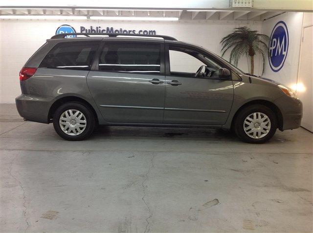 2005 Toyota Sienna SEL Sport Utility 4D