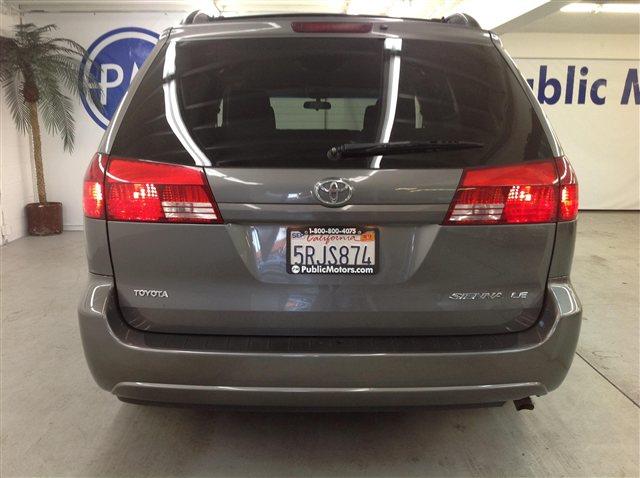 2005 Toyota Sienna SEL Sport Utility 4D