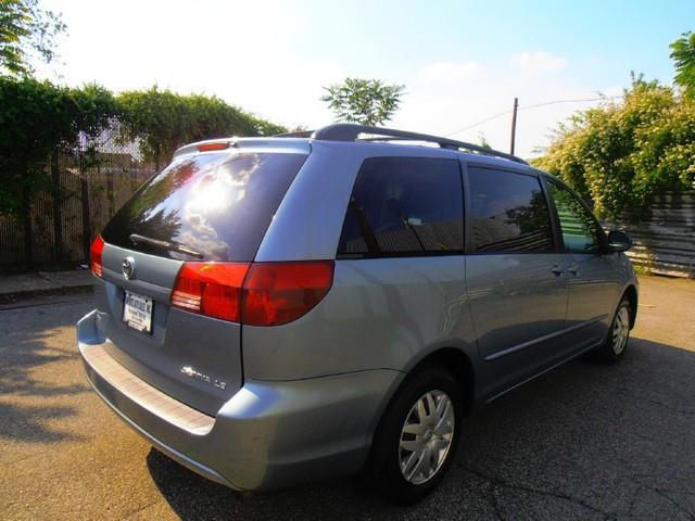 2005 Toyota Sienna X