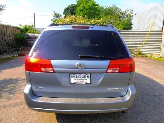 2005 Toyota Sienna X