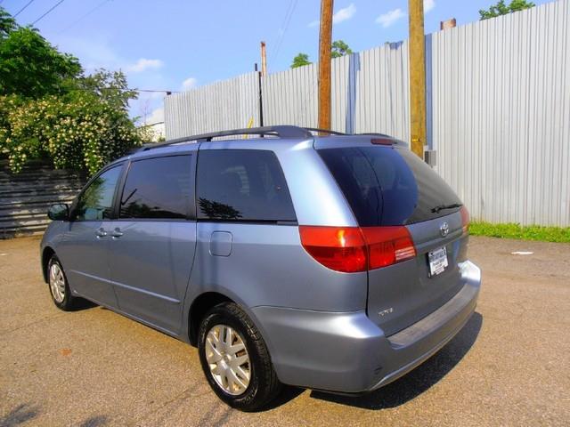 2005 Toyota Sienna X