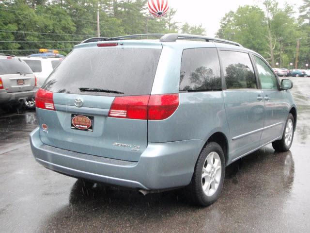 2005 Toyota Sienna X