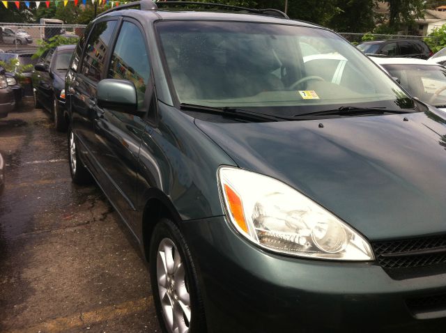 2005 Toyota Sienna SEL Sport Utility 4D