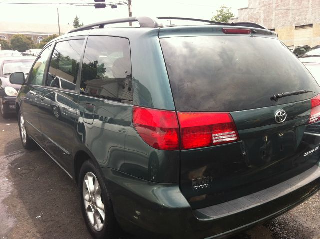 2005 Toyota Sienna SEL Sport Utility 4D