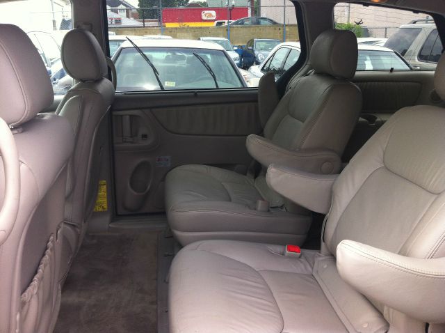 2005 Toyota Sienna SEL Sport Utility 4D