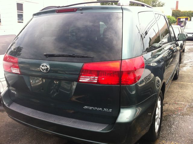 2005 Toyota Sienna SEL Sport Utility 4D