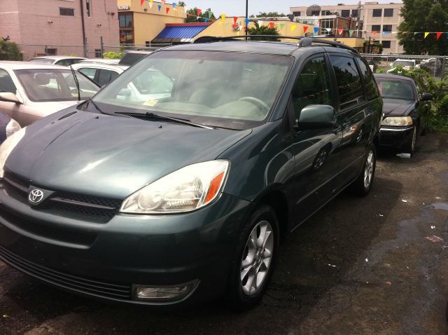 2005 Toyota Sienna SEL Sport Utility 4D