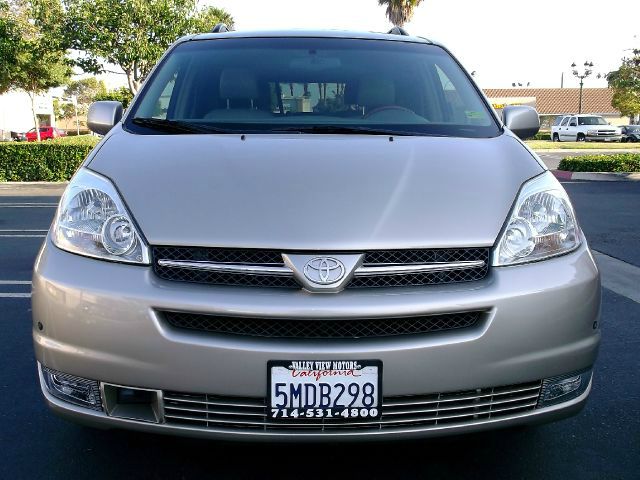 2005 Toyota Sienna SEL Sport Utility 4D